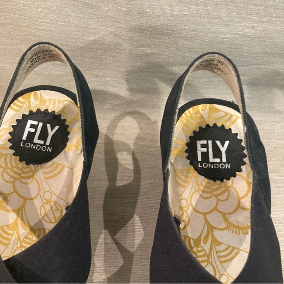 FLY LONDON Sz 40 Yaji Strap Pull On Comfort Stretch Crossover Straps Sandals - Picture 4 of 10